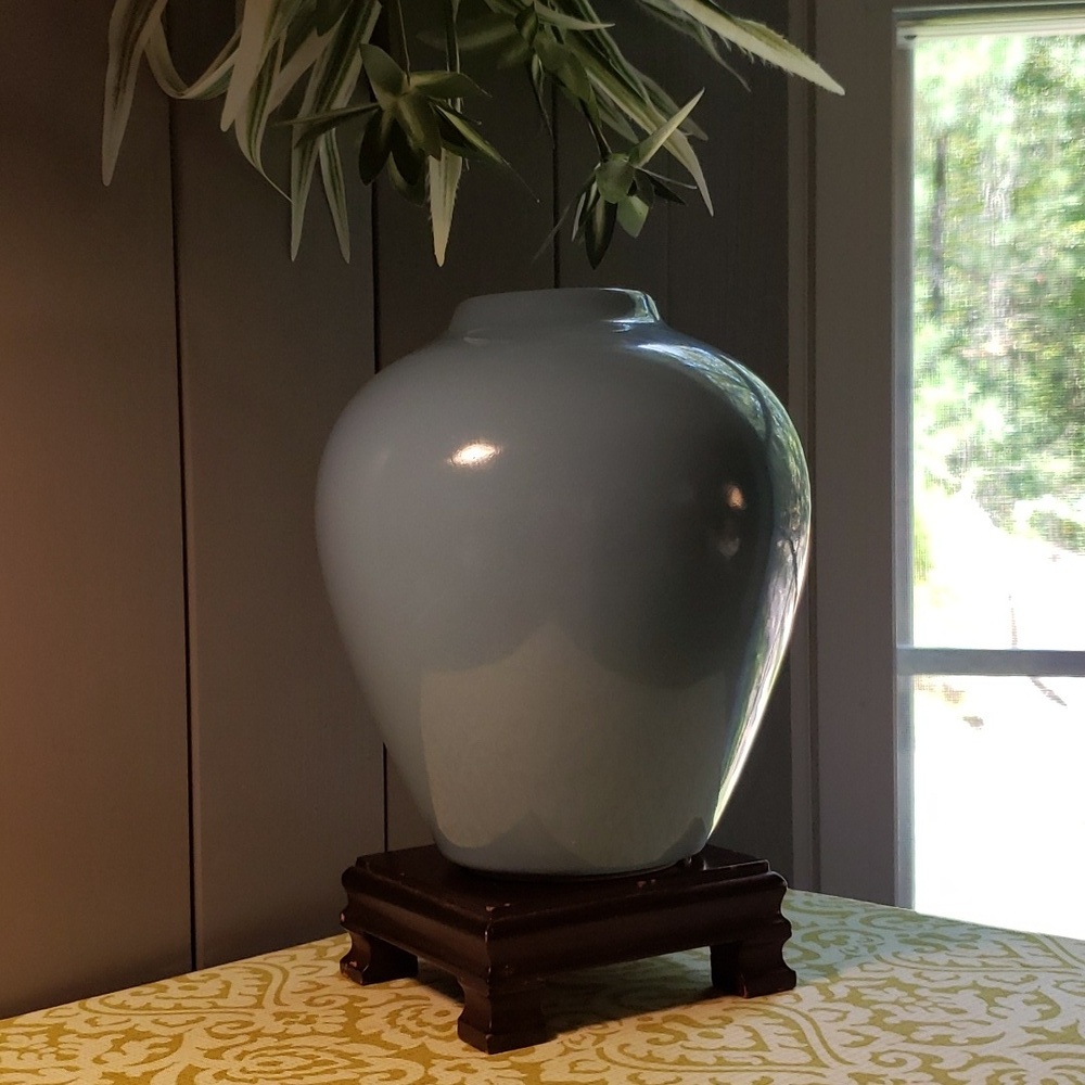 Table vase USA 7in round vtg